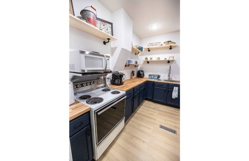 Wakefield Casa | The Bluecat Bungalow at Milford Lake