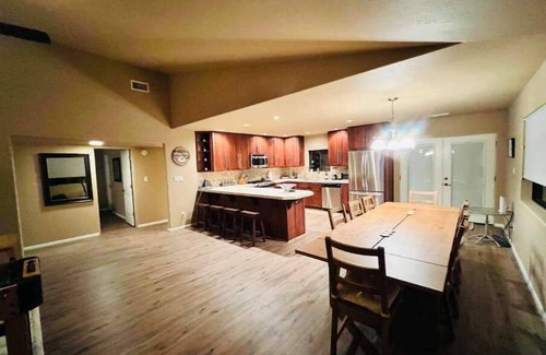 Munds Park Cabina | The Bluejay Cabin at Munds Park, AZ - Just 12 min away from Flagstaff Snow Park!