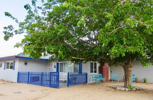 Yucca Valley Casa | DIVERSIÓN DE VERANO EN EL DESIERTO! PERRO Y FAMILIAR