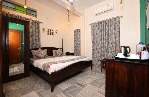 Lalkothi Cama Y Desayuno | The BnB World-sustainable stay - Deluxe King Room 1