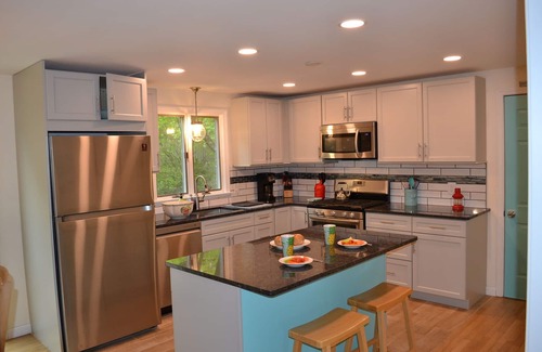 South Chatham Casa | The Boarding House, King bed comfort. Close to Nantucket Sound beaches.
