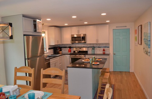 South Chatham Casa | The Boarding House, King bed comfort. Close to Nantucket Sound beaches.
