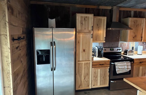 Bakerton Cabina | The Boat Haus Guesthouse, a rustic barndominium on the Cumberland River