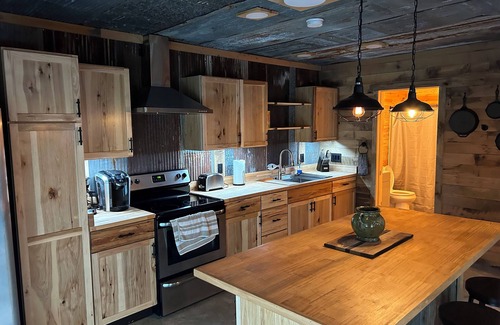 Bakerton Cabina | The Boat Haus Guesthouse, a rustic barndominium on the Cumberland River