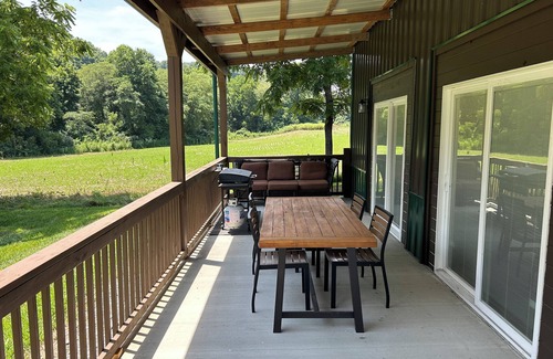 Bakerton Cabina | The Boat Haus Guesthouse, a rustic barndominium on the Cumberland River