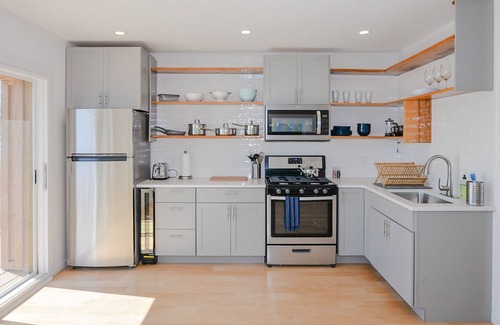 Romulus Cabaña | The Boat House: Wine Country and Lake Living - ¡Recientemente remodelado!