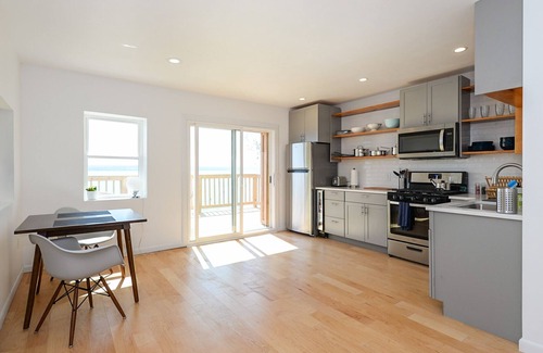 Romulus Cabaña | The Boat House: Wine Country and Lake Living - ¡Recientemente remodelado!