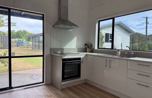 Tolaga Bay Apartamento | The Boat Shed is a boutique, rustic style 2 bedroom studio close to the river.