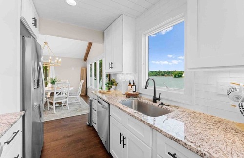 Mooresville Casa | The Boathouse, a Perfect Getaway