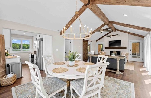 Mooresville Casa | The Boathouse, a Perfect Getaway
