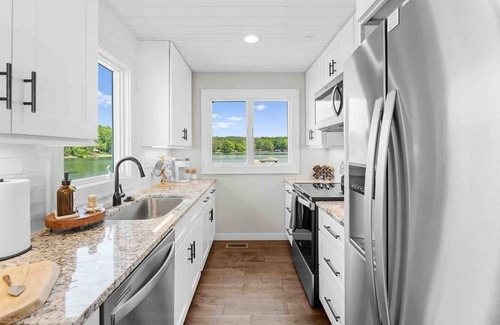 Mooresville Casa | The Boathouse, a Perfect Getaway