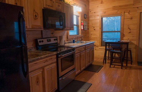 Byrdstown Cabina | The Boathouse Bungalow Dale Hollow Lake 1 Minute Away Free Firewood Pet-Friendly