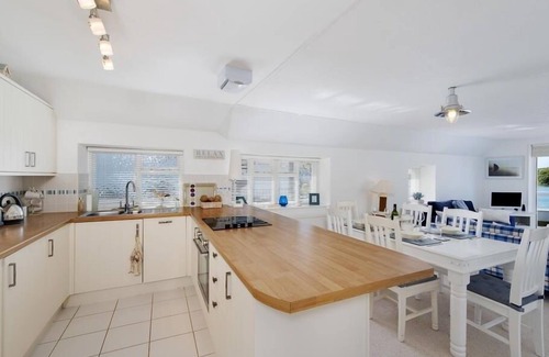 Kingsbridge Casa | The Boathouse