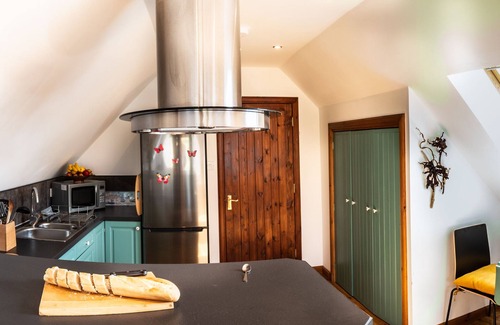 Stonehaven Cabaña | The Boathouse has fantastic country views near spectacular coastal walks