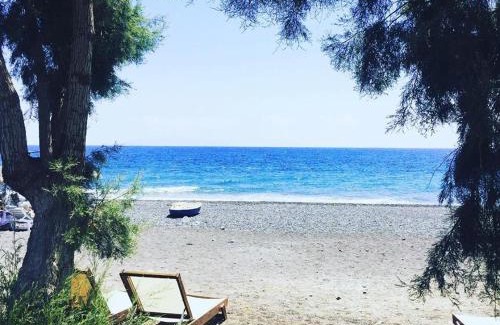 Kamari Hotel | The Boathouse Hotel