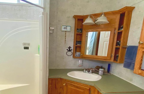 Cedarville Casa | The Boathouse - Lakeside Cottage