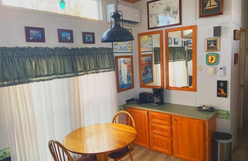 Cedarville Casa | The Boathouse - Lakeside Cottage