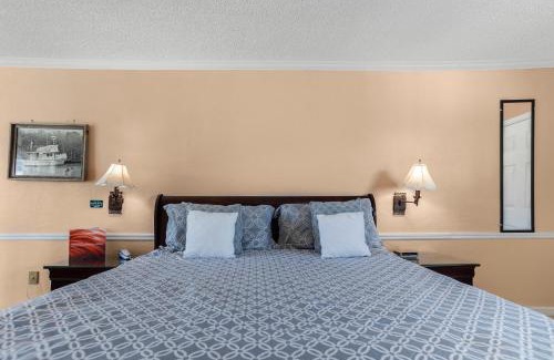 Marco Island Hotel | The BoatHouse