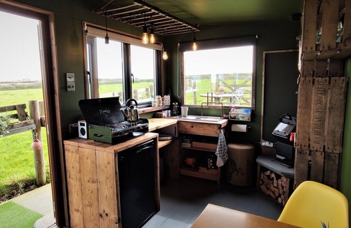 Treator Cabina | The Bolt Hole