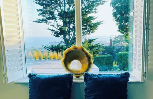 Hythe Casa | The Bolt Hole Hythe panoramic sea views, parking, garden, 5 min to eurotunnel