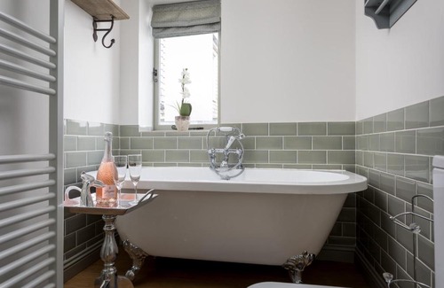 Winchcombe Casa | The Bolt Hole, Winchcombe, Charming Dog-Friendly Cottage