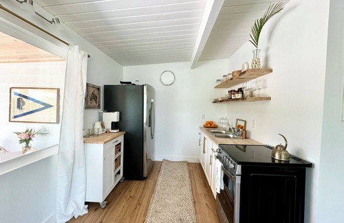 Bonita Shores Cabaña | The Bonita Bitty Cottage -2 bed/1 bath waterfront cottage a mile from the beach!