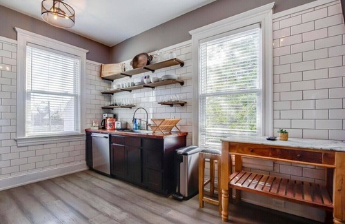 Bonnycastle Casa | The Bonnycastle 6BR New Orleans Speakeasy Hot Tub, Private Backyard & Playground