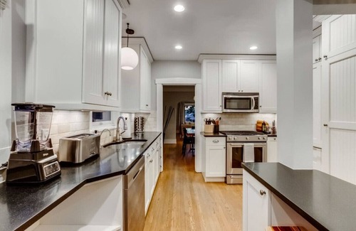 Washington Park West Casa | The Bonsai Bungalow | Hot Tub | Game Room