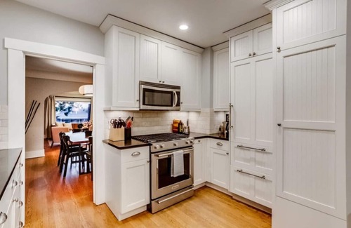 Washington Park West Casa | The Bonsai Bungalow | Hot Tub | Game Room