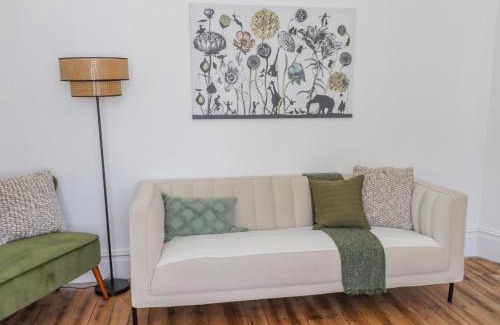 Colwyn Bay Casa | The Bookcase