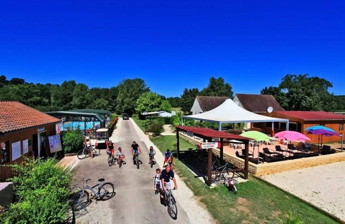 Carsac-Aillac Casa | Camping Le Plein Air des Bories *** - Casa móvil Trigano 3 habitaciones 4 personas