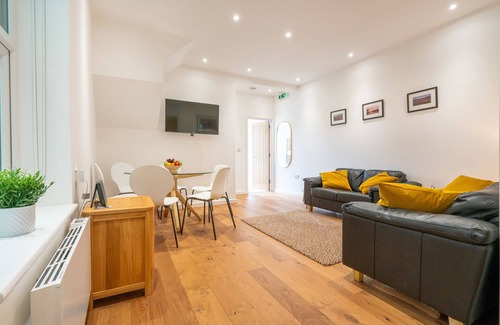 Sheffield Cabaña | THE BOTANICAL FLAT 1, pet friendly in Sharrow