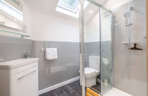Sheffield Cabaña | THE BOTANICAL FLAT 1, pet friendly in Sharrow