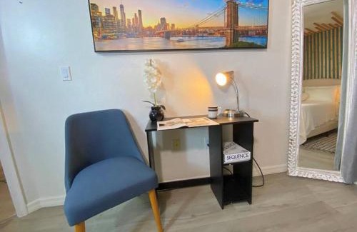 Gainesville Apartamento | The Botanical Retreat, King Comfort & Poolside Peace