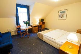 Stare Mesto Apartamento | The Botanist by Adrez