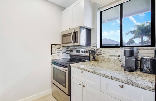 Palm Beach Gardens Cabaña | The Bougie Bungalow, PGA