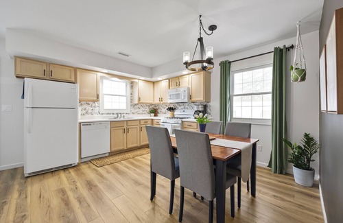 Bloomington Condominio | The Bougie Bloomington - Charming 2-bedroom condo in Bloomington