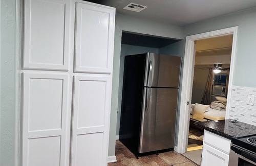 Del City Casa | The Bovine Cottage- Centrally located to major sight seeing, hospitals, and TAFB