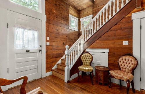 Seguin Casa | The Bowie Grand - Historic Comfort in Seguin