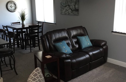 Iola Apartamento | La Suite Bowlus en la plaza histórica de Iola, Kansas.