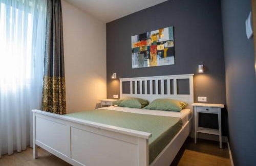 Stari Banovci Apartamento | The boy next door apartment