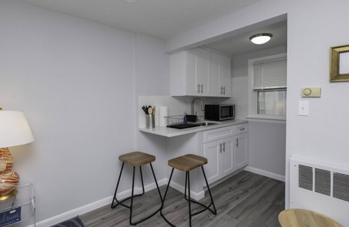 Old Mystic Apartamento | The Bradley Studio · Near Mystic, Casinos + USCGA