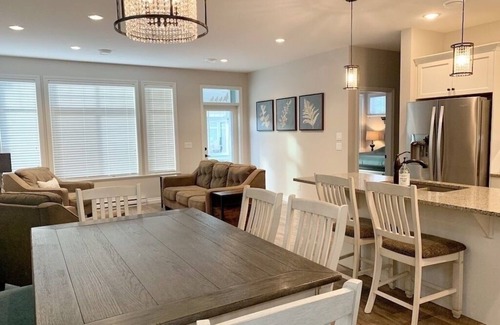 Okanagan-Similkameen Cabaña | The Bread Breakers Cottage #67 w games room in garage