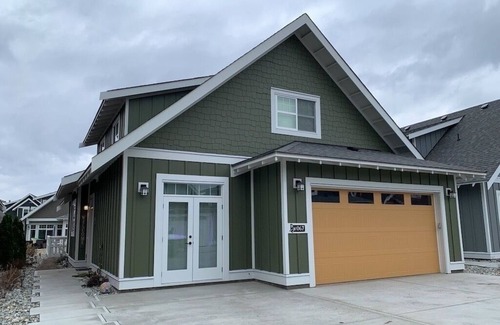 Okanagan-Similkameen Cabaña | The Bread Breakers Cottage #67 w games room in garage