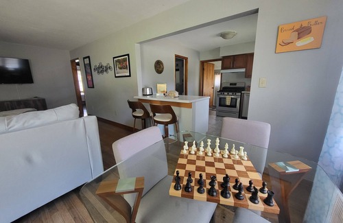 Bloomington Casa | The Bread & Butter-Near IU-2 Kings-1 Qu.-7 Parking Spaces and Bicycles!