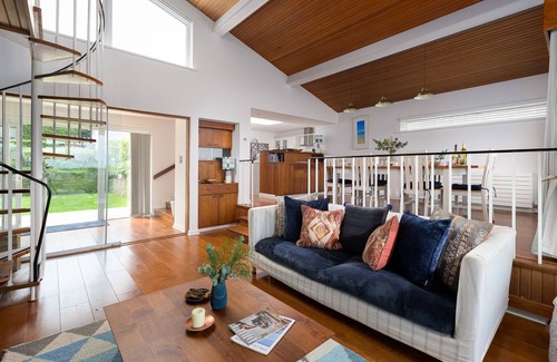 Porth Casa | The Breakers offers exceptionally flexible and spacious accommodation with five bedrooms and four ba