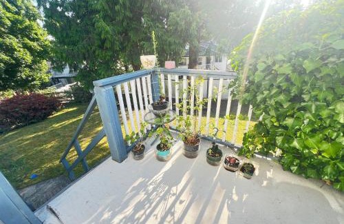 Townline Hill Cama Y Desayuno | The Breakfast Suite with 2 Queen beds in Fraser Valley Getaway R1