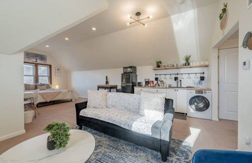 Brewers Hill Casa | The Brewer 1BD Loft Downtown MKE Free WI-FI!