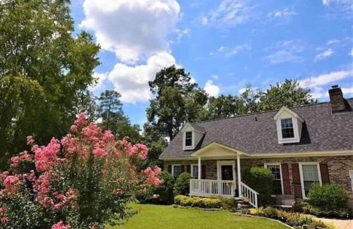 Columbia Casa | The Bright Brick Beauty Great Back Deck & Yard