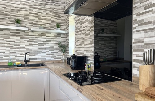 Herne Bay Casa | The Broadway Beach Homes Airbnb With Hot tub